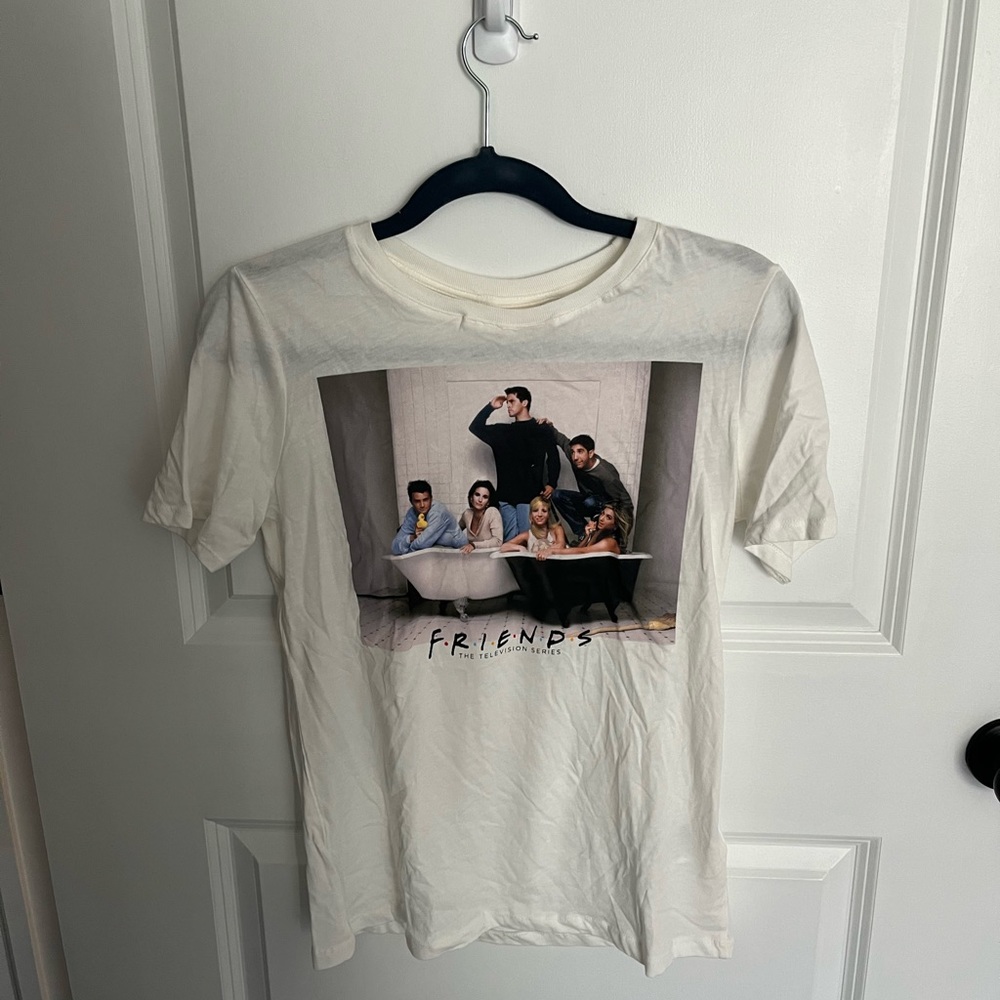 Friends graphic tee